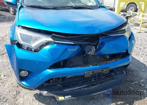 2018 Toyota Rav4 Xle z USA, uszkodzony, nr VIN JTMRFREV3JD248803